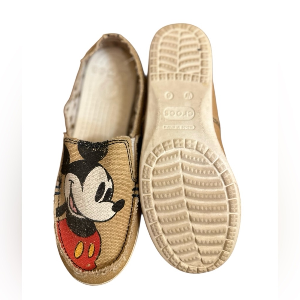 Crocs x Disney Mickey Mouse Santa Cruz Slip On Loafer Tan Size 6 - Picture 2 of 3
